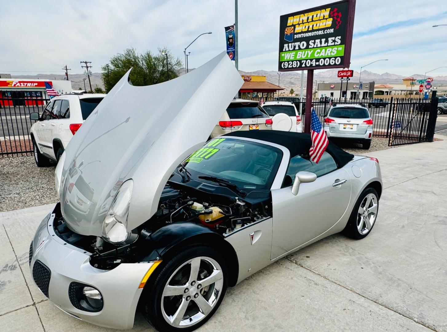 2008 Silver /black pontiac Solstice GXP Convertible with an 2.oI4 twin turbo engine, automatic transmission, located at 2190 Hwy 95, Bullhead City, AZ, 86442, (928) 704-0060, 0.000000, 0.000000 - Photo#5